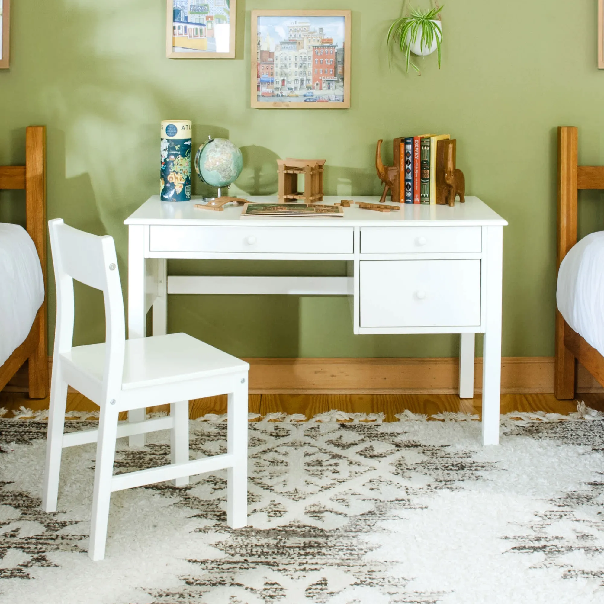 Guidecraft Madison Desk and Chair Set*Kids Kids' Desks, Tables And Chairs