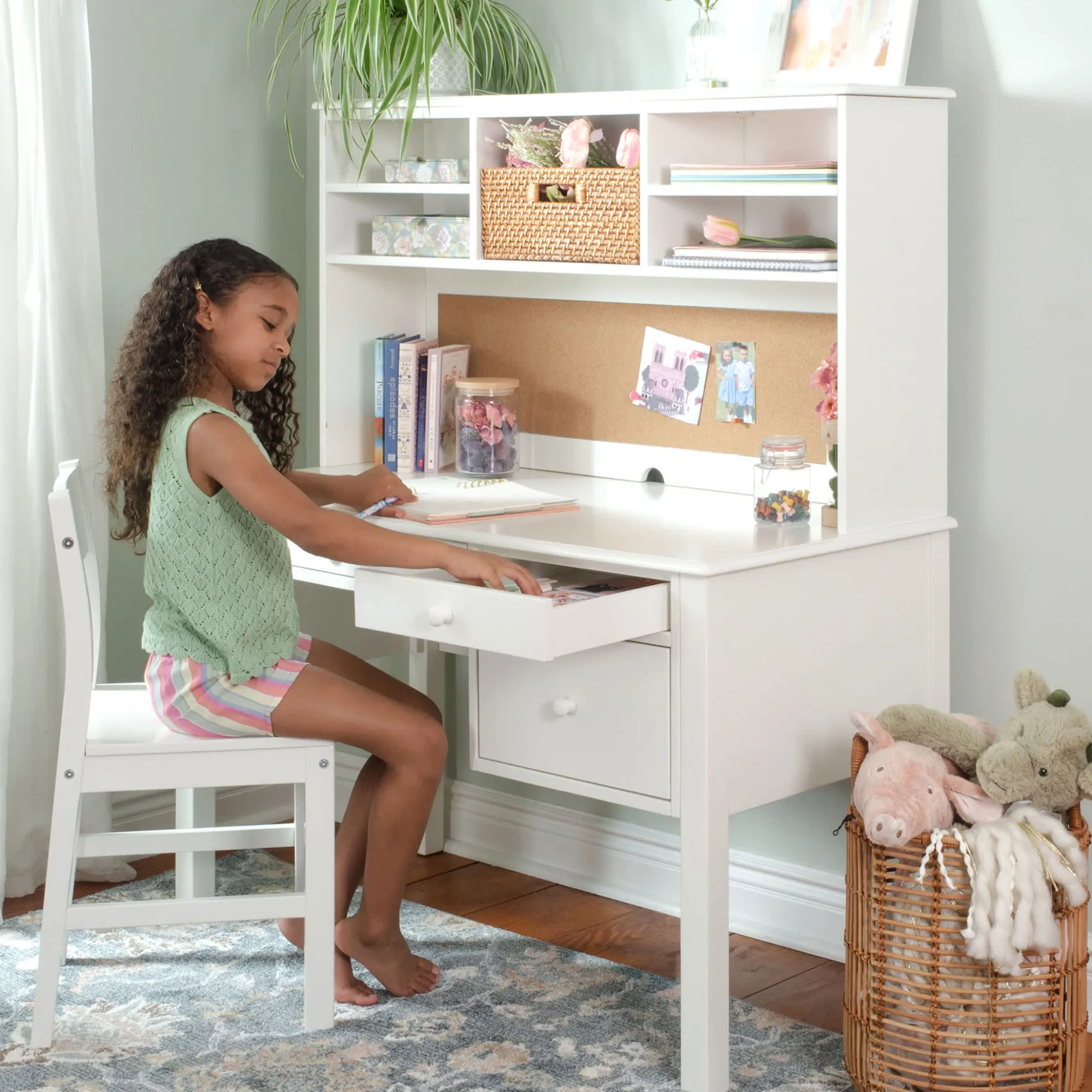Guidecraft Madison Desk, Hutch and Chair Set*Kids Kids' Desks, Tables And Chairs