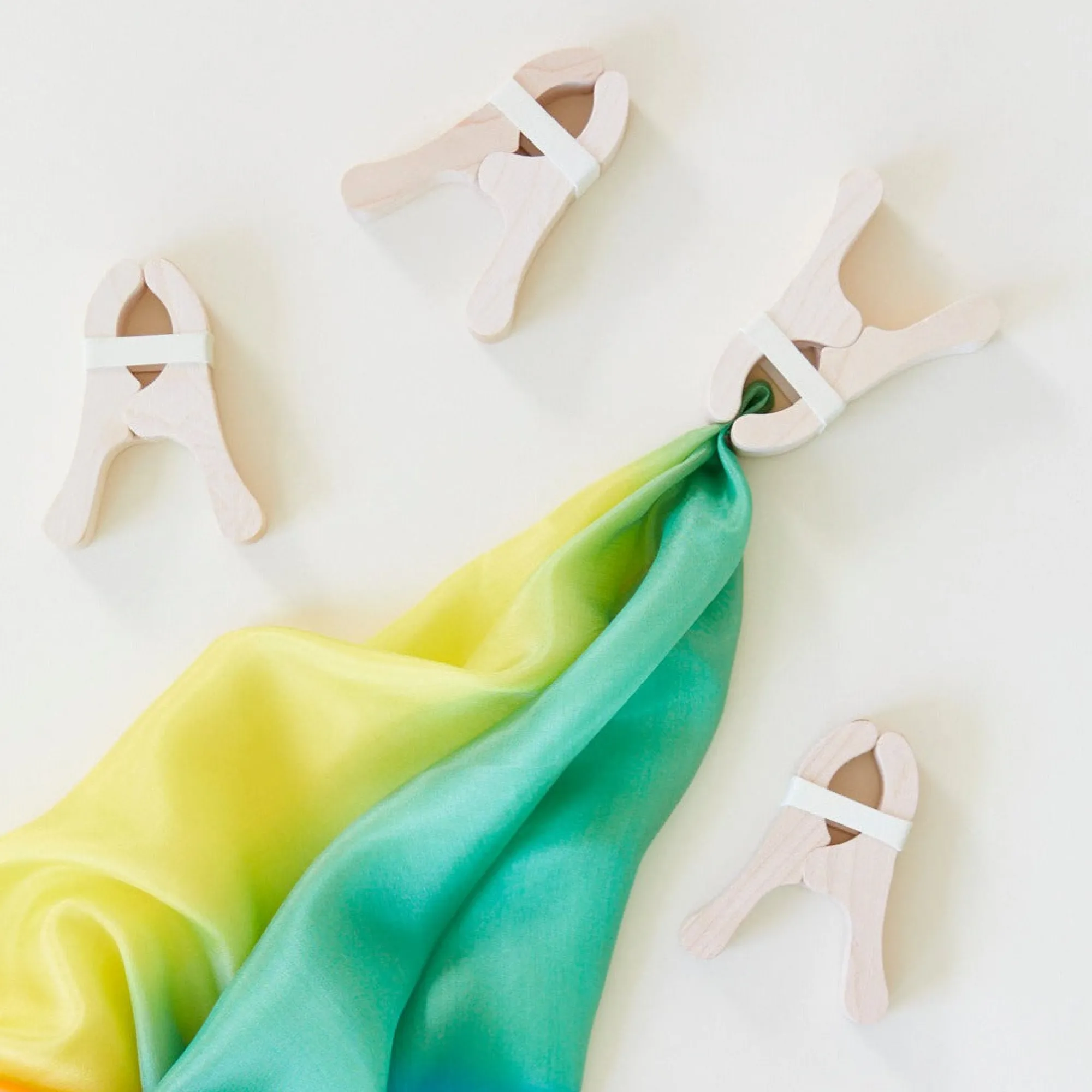 Guidecraft Sarah's Silks Maple Playclips Set of 4*Kids Sensory Toys|Sensory Play